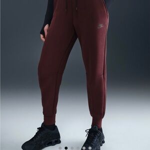 NWT Nike Sportswear Tech Fleece Mid-Rise Joggers Women’s X Small FB8330-652 XS